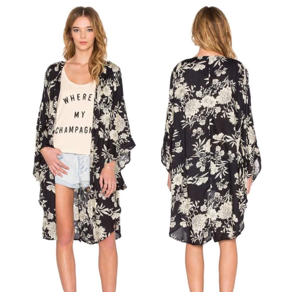 5⭐️Fave Black and White Kimono - Picture 3 of 8